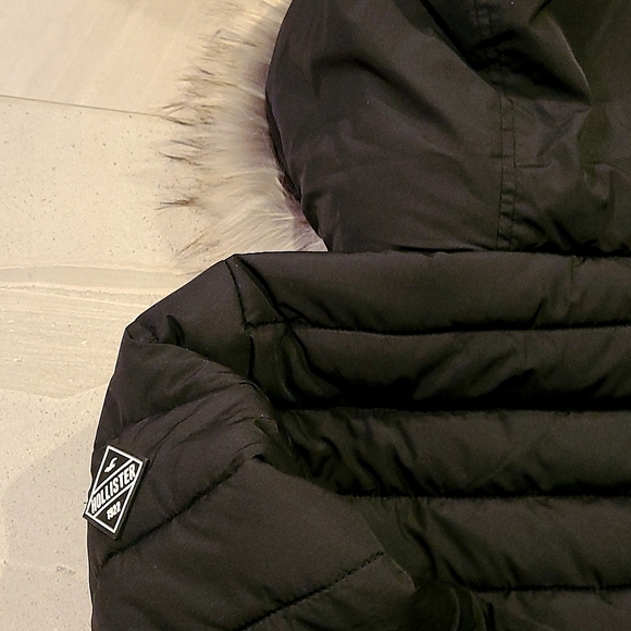 Hollister Puffer Jacket - Size M Women's - Picture 6 of 6